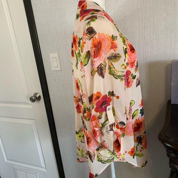 Sheer floral print 3/4 sleeves notchet keyhole - Picture 3 of 10